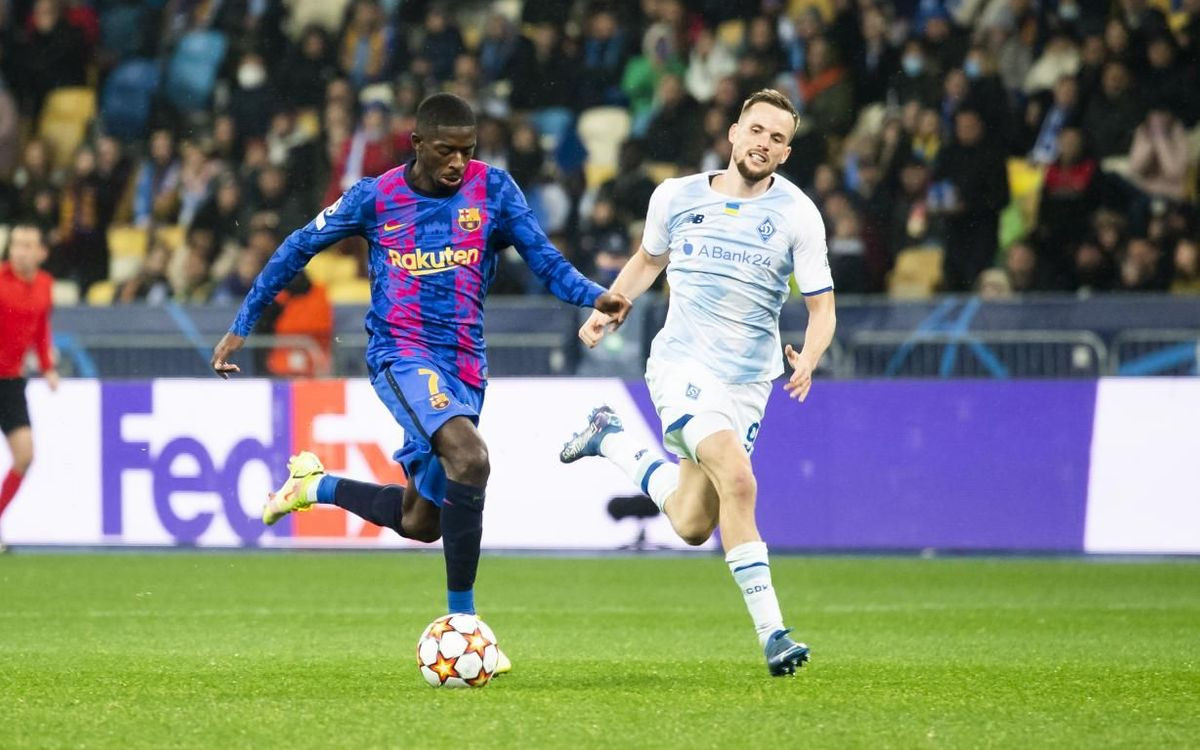Dembelé controla el balón en el Dinamo Kiev-Barça / FCB