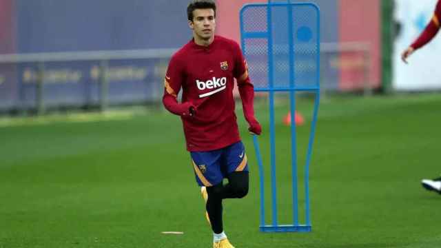 Riqui Puig en un entrenamiento del Barça / EFE