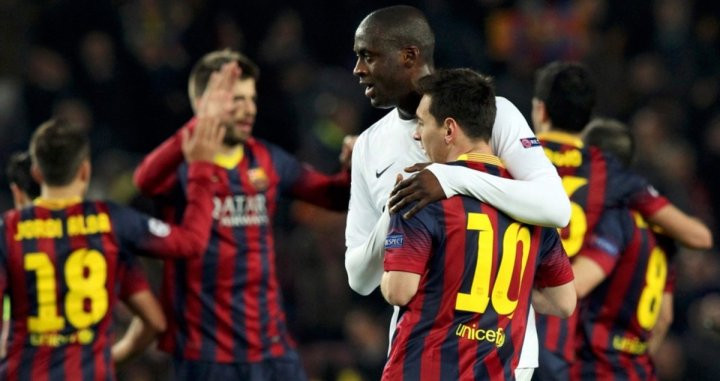 Yaya Touré y Leo Messi se saludan después de un partido entre Barça y Manchester City / EFE