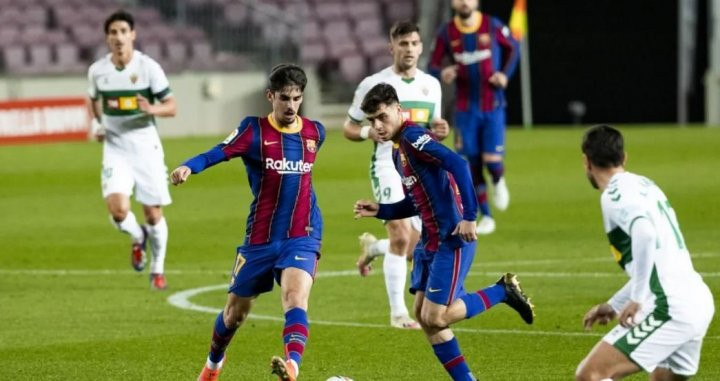 Pedri y Trincao en una acción ante el Elche en el Camp Nou / FCB