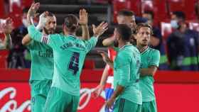 Los jugadores del Real Madrid, celebrando un gol contra el Granada | EFE