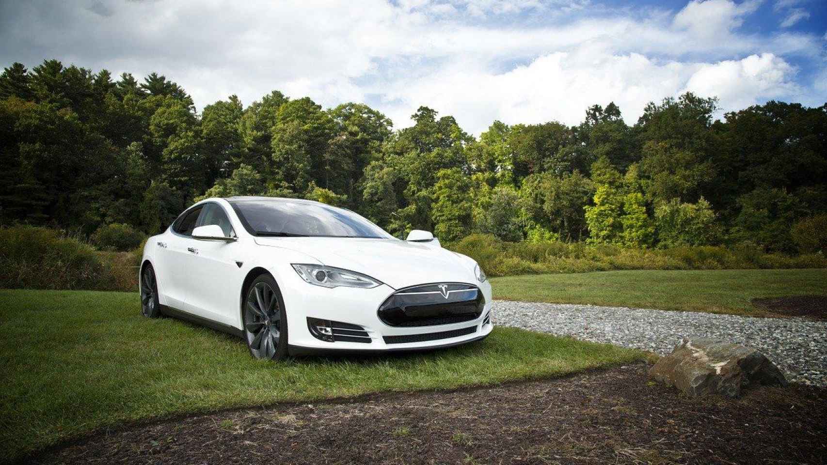 Un coche eléctrico Tesla, para los que Santander ofrece financiación / ARCHIVO