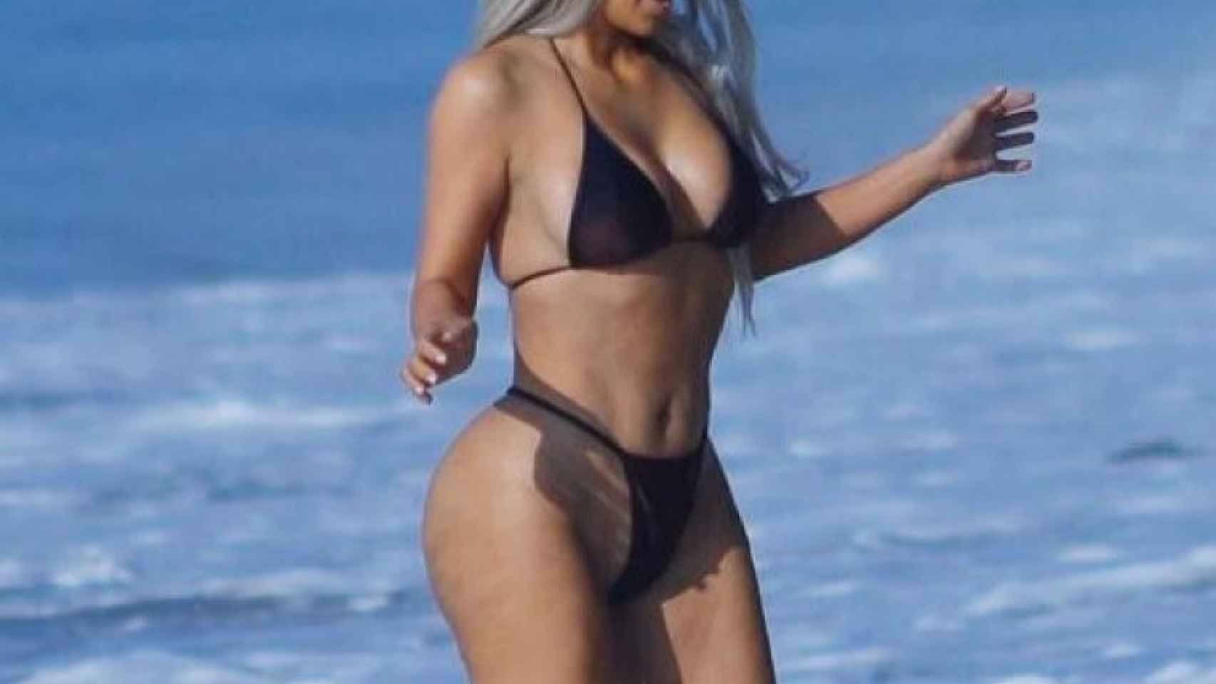 Kim Kardashian en las playas de Malibu