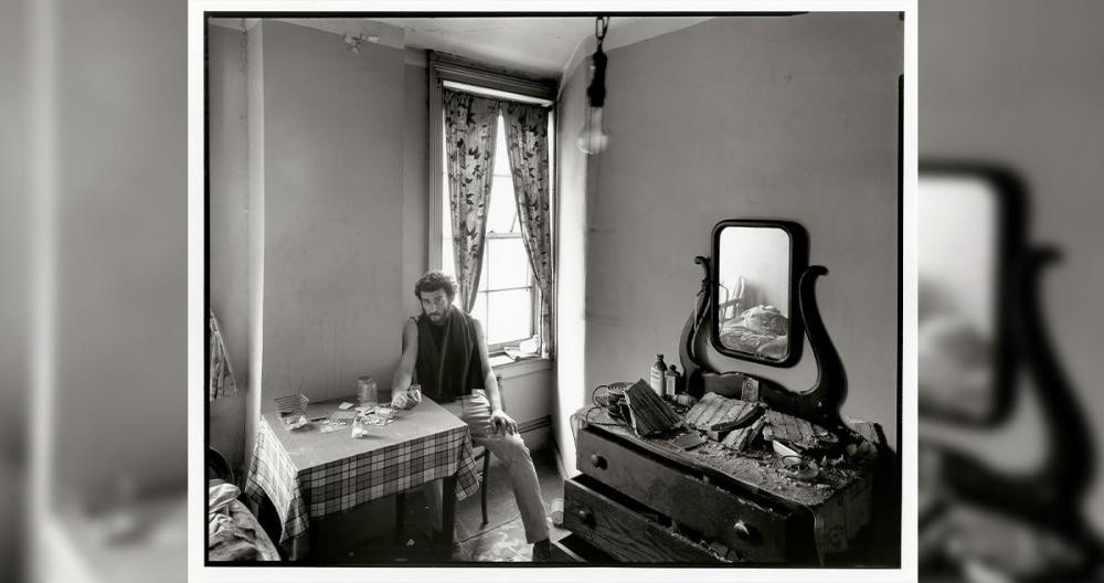 Autorretrato en una habitación de hotel abandonada en la la calle West, 1967 / DANNY LYON / MAGNUM PHOTOS