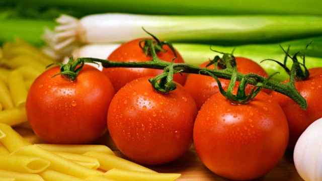 Un plato de pasta con tomate, aliado contra el cáncer de estómago