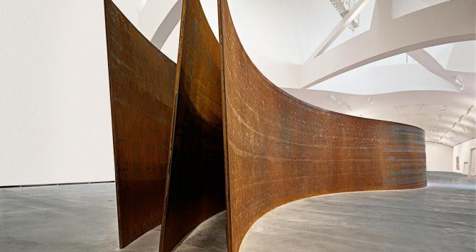 ‘La materia del tiempo’ de Richard Serra, en la gran sala del Guggenheim Bilbao.