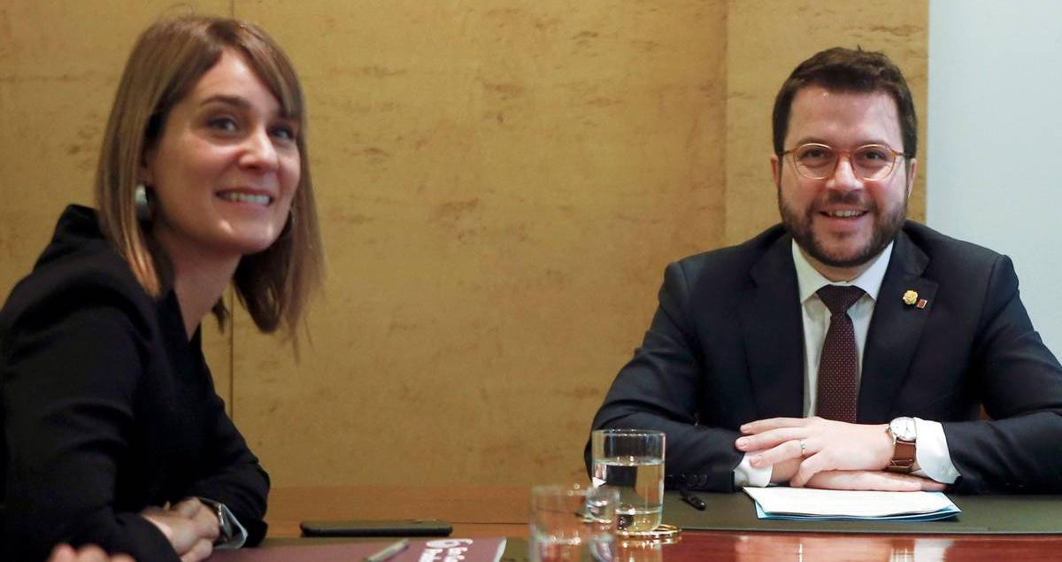 La líder de los comuns en el Parlament, Jéssica Albiach, y el presidente de la Generalitat, Pere Aragonès (ERC) / EFE