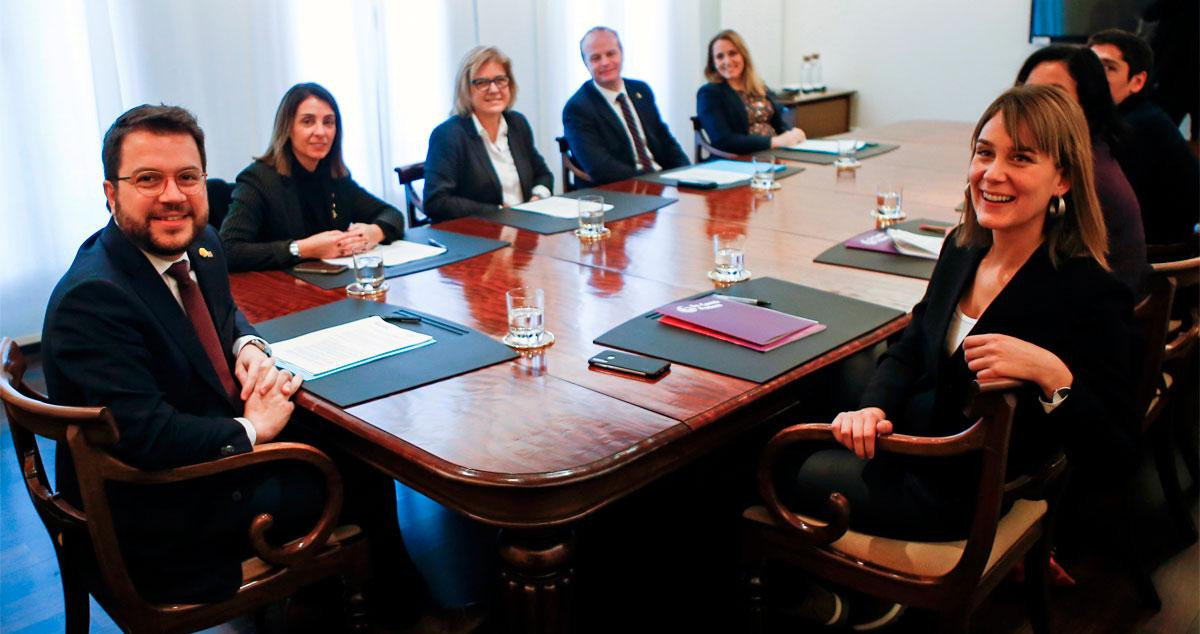 El vicepresidente de la Generalitat y líder de ERC, Pere Aragonès, y la líder de En Común Podem, Jéssica Albiach, en la negociación de los presupuestos / EFE