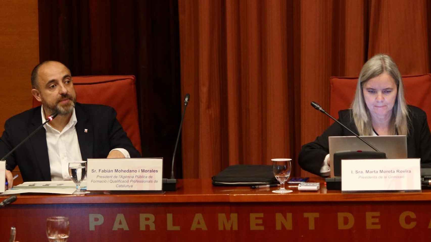 Fabián Mohedano, presidente de la Agencia Pública de Formación y Cualificación Profesionales de Cataluña (i), en una intervención para debatir sobre la FP / PARLAMENT