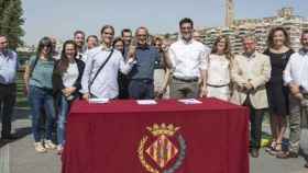 Momento de la firma del acuerdo de gobierno en el Ayuntamiento de Lleida / EP