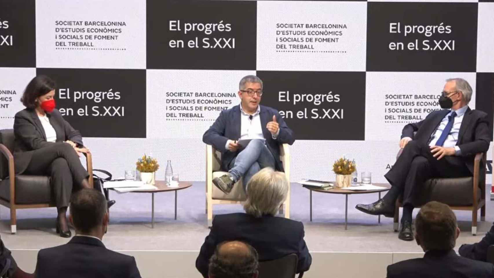 La socialista Eva Granados (i), el escritor Jordi Amat (c) y el economista Antón Costas (d) en el debate organizado por Foment / CG