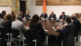 Javier Faus, presidente del Círculo de Economía, junto al presidente Quim Torra y otros miembros del lobby empresarial en el Palau de la Generalitat / Jordi Bedmar