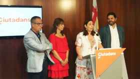 Luz Guilarte (c), presentando la propuesta de Ciudadanos de convocar un pleno extraordinario en Barcelona / Cs