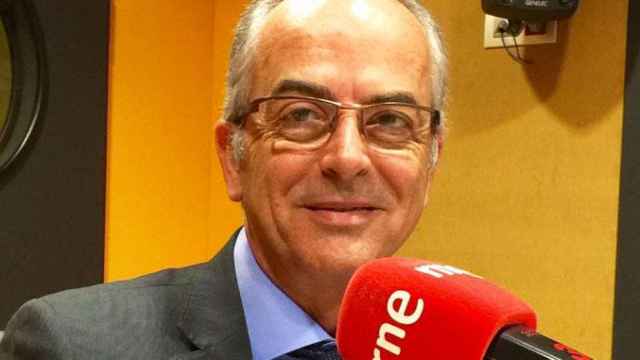 Jordi Valmaña, director general de Cementiris de Barcelona, durante una entrevista en una radio / RNE