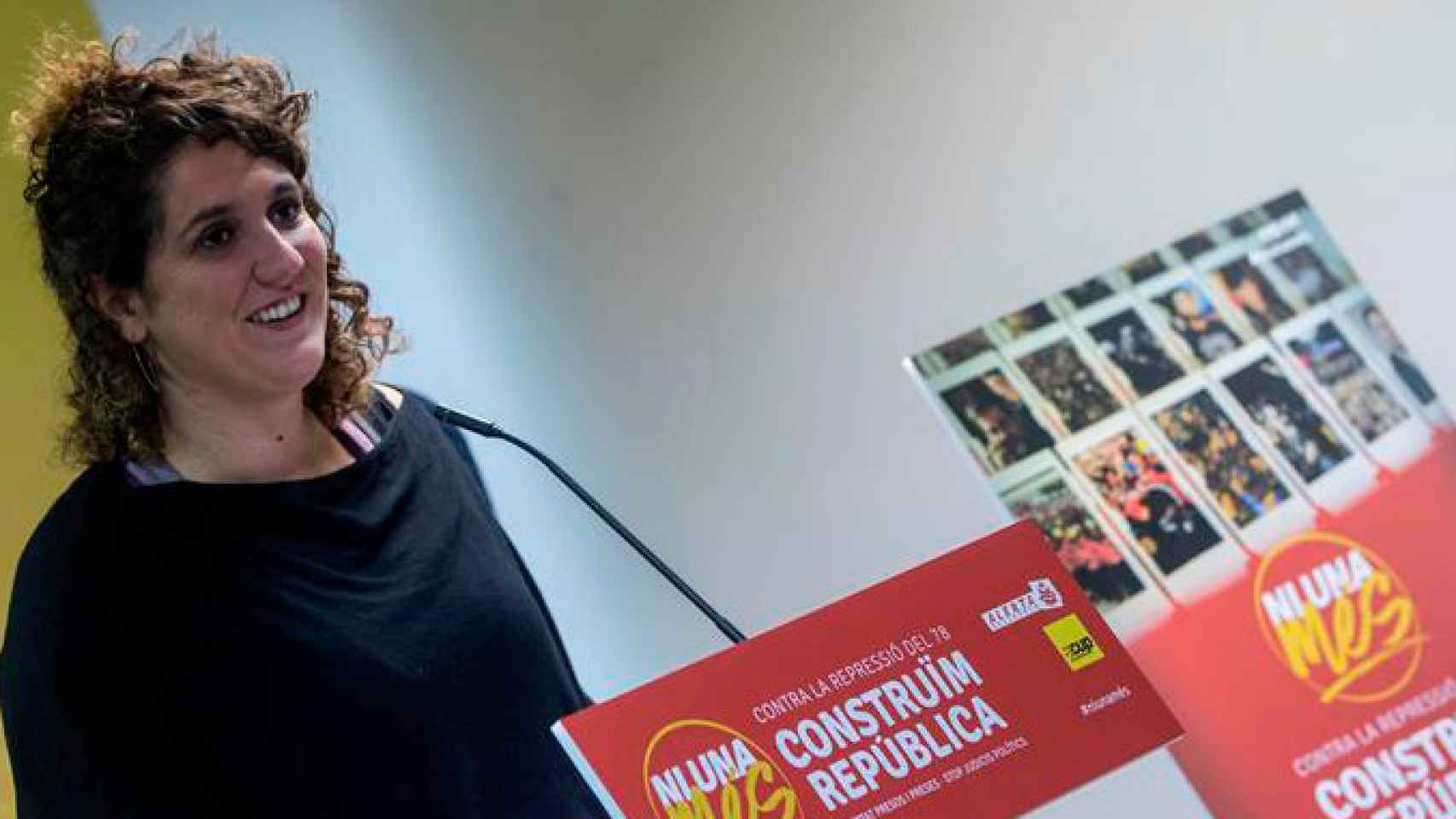 La portavoz del secretariado nacional de la CUP, Núria Gibert, durante la presentación de la campaña Ni una más / EFE