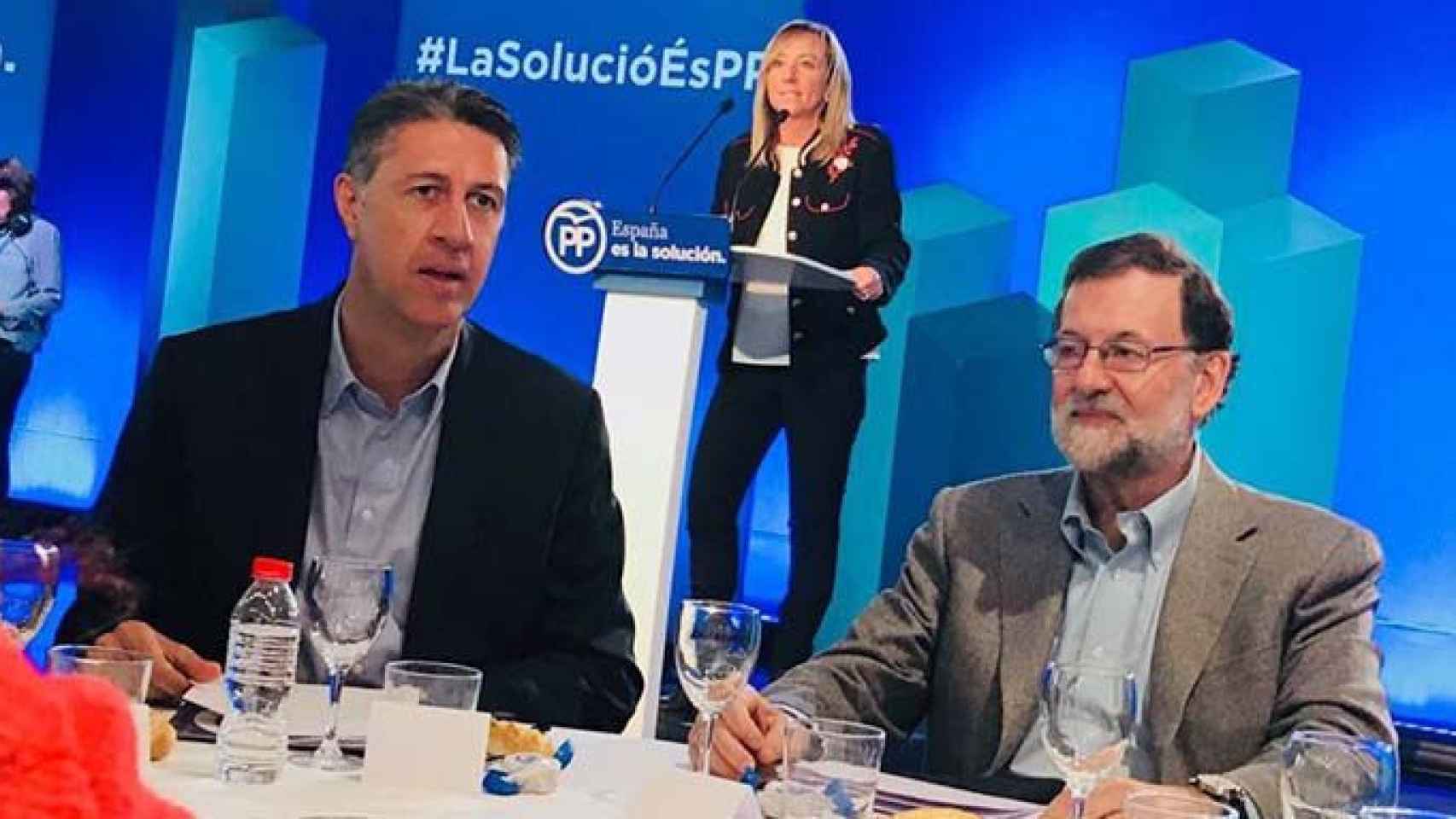 Mariano Rajoy (d), Xavier García Albiol (i) y, al fondo, la cabeza de lista del PP por Lleida, Marisa Xandri / CG
