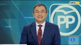 El presentador del Telediario de TVE, Pedro Carreño, presenta la noticia del congreso del PP / CG