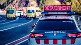 Los Mossos d'Esquadra en las inmediaciones de un accidente en la AP-7 / MOSSOS