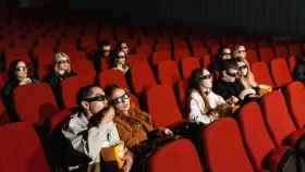 Espectadores en uno de los cines que pasan la película sobre Miguel Ángel Buonarroti / PEXELS