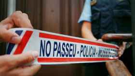 Los Mossos d'Esquadra colocan una cinta en la escena de un crimen en una imagen de recurso / EUROPA PRESS