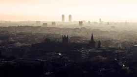 Barcelona bajo una nube de contaminación / EP