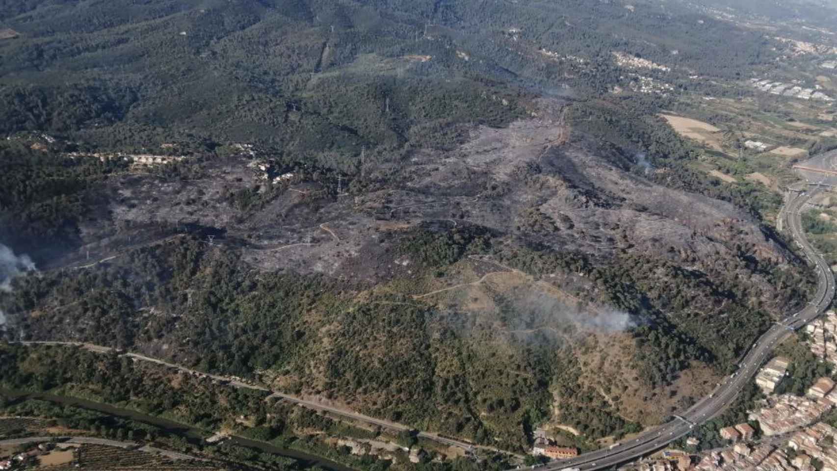 Vista aérea del incendio de Castellví / BOMBERS