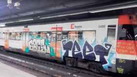 Un vagón del metro de Barcelona con grafitis / TWITTER