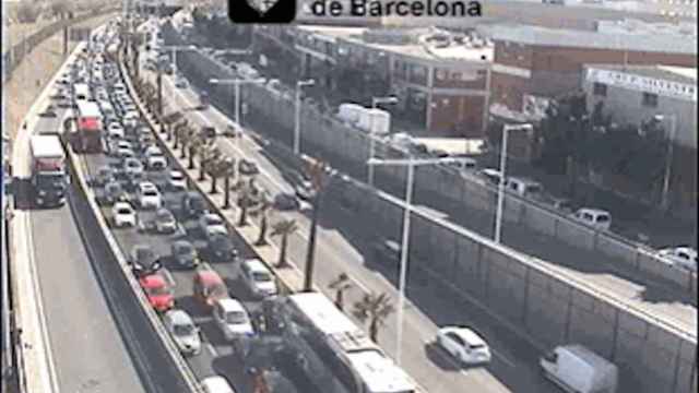 Una imagen de las colas kilométricas en la Ronda Litoral de Barcelona / SERVEI CATALÀ DE TRÀNSIT