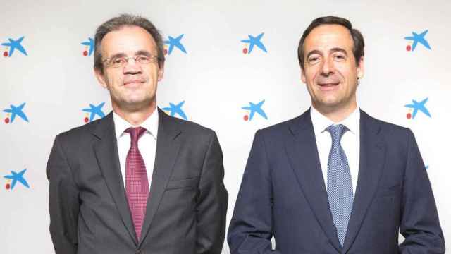 El presidente de Caixabank, Jordi Gual (i), y el consejero delegado de la entidad, Gonzalo Gortázar (d) / CAIXABANK