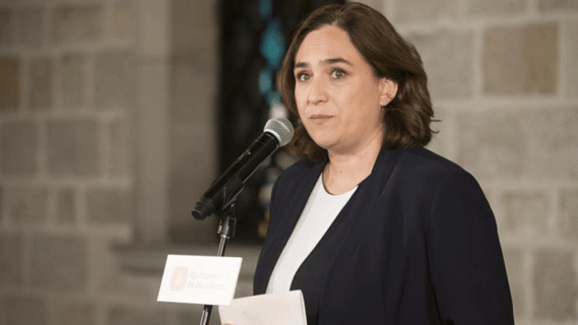 La alcaldesa de Barcelona, Ada Colau, en el ayuntamiento / EFE