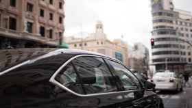 Un vehículo de Uber circulando por Madrid / CG