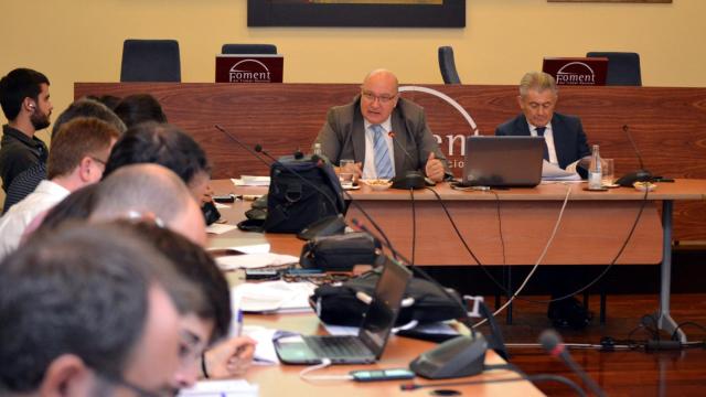 El director de Economía de Foment del Treball, Salvador Guillermo (i) y el Valentí Pich, presidente de la Comisión de Economía y Fiscalidad (d) / CG