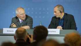 Los ministros de Finanzas de Alemania, Wolfgang Schäuble, y de Grecia, Yanis Varoufakis