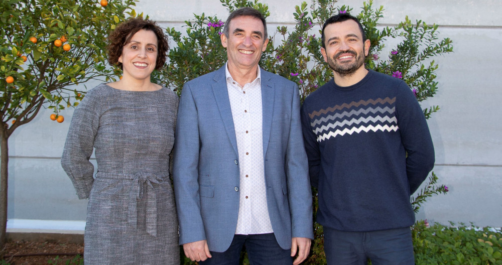 De izquierda a derecha: Sandra Capsir, Josep Gregori y Bernat Bataller, directivos de Bromera / EP