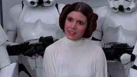 La actriz Carrie Fischer, caracterizada como Princesa Leia, en 'La Guerra de las Galaxias'