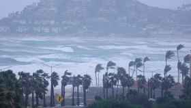 Fotografía del fuerte oleaje ante la llegada del huracán Kay en Los Cabos (México) / EFE