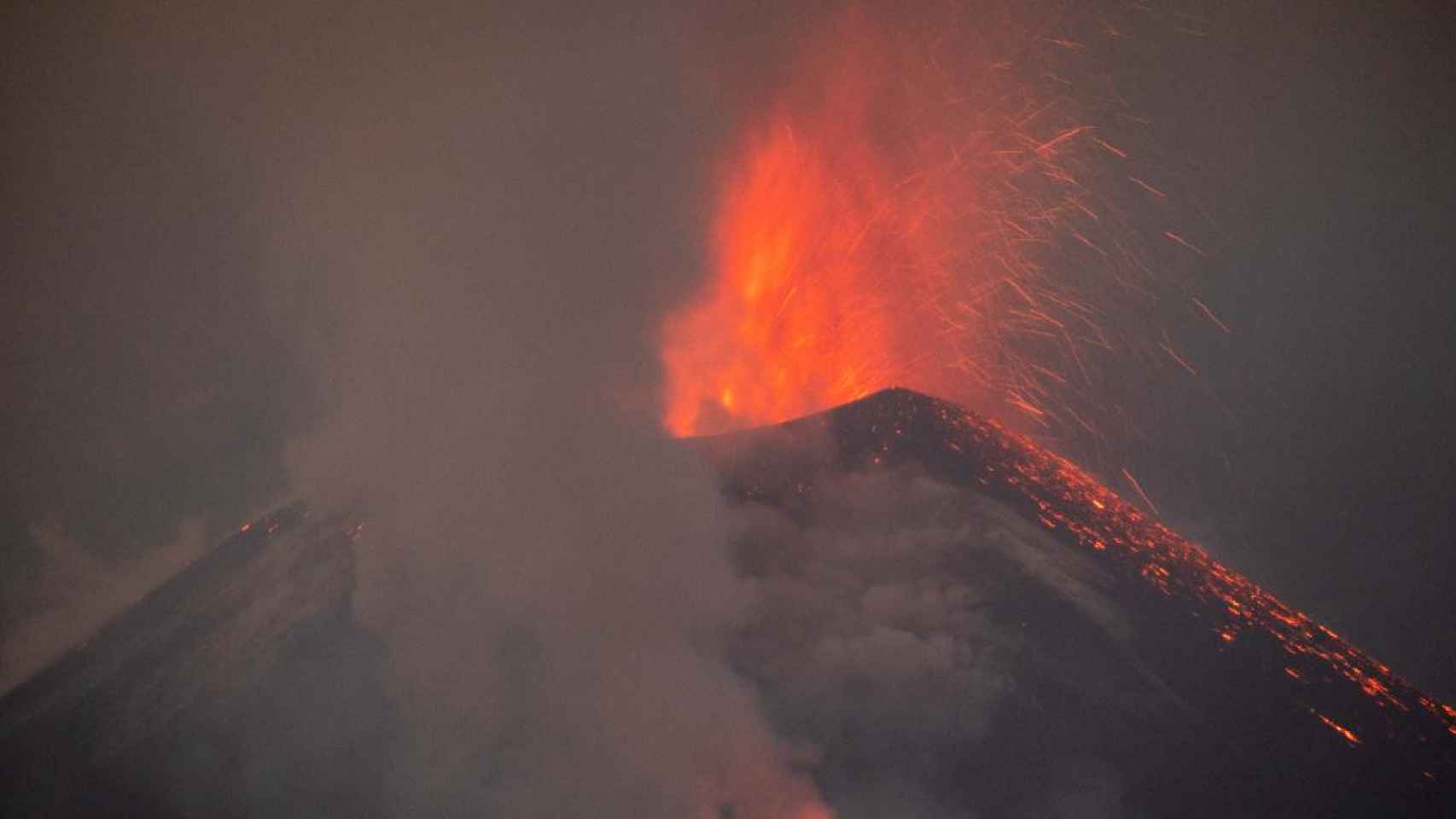 El volcán Cumbre Vieja de La Palma en erupción /EP