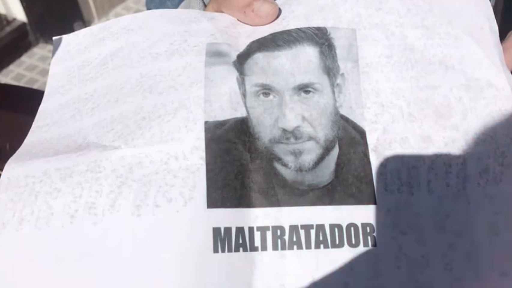El cartel con la cara de Antonio David Flores y la palabra maltratador que invadió las calles de Málaga / MEDIASET