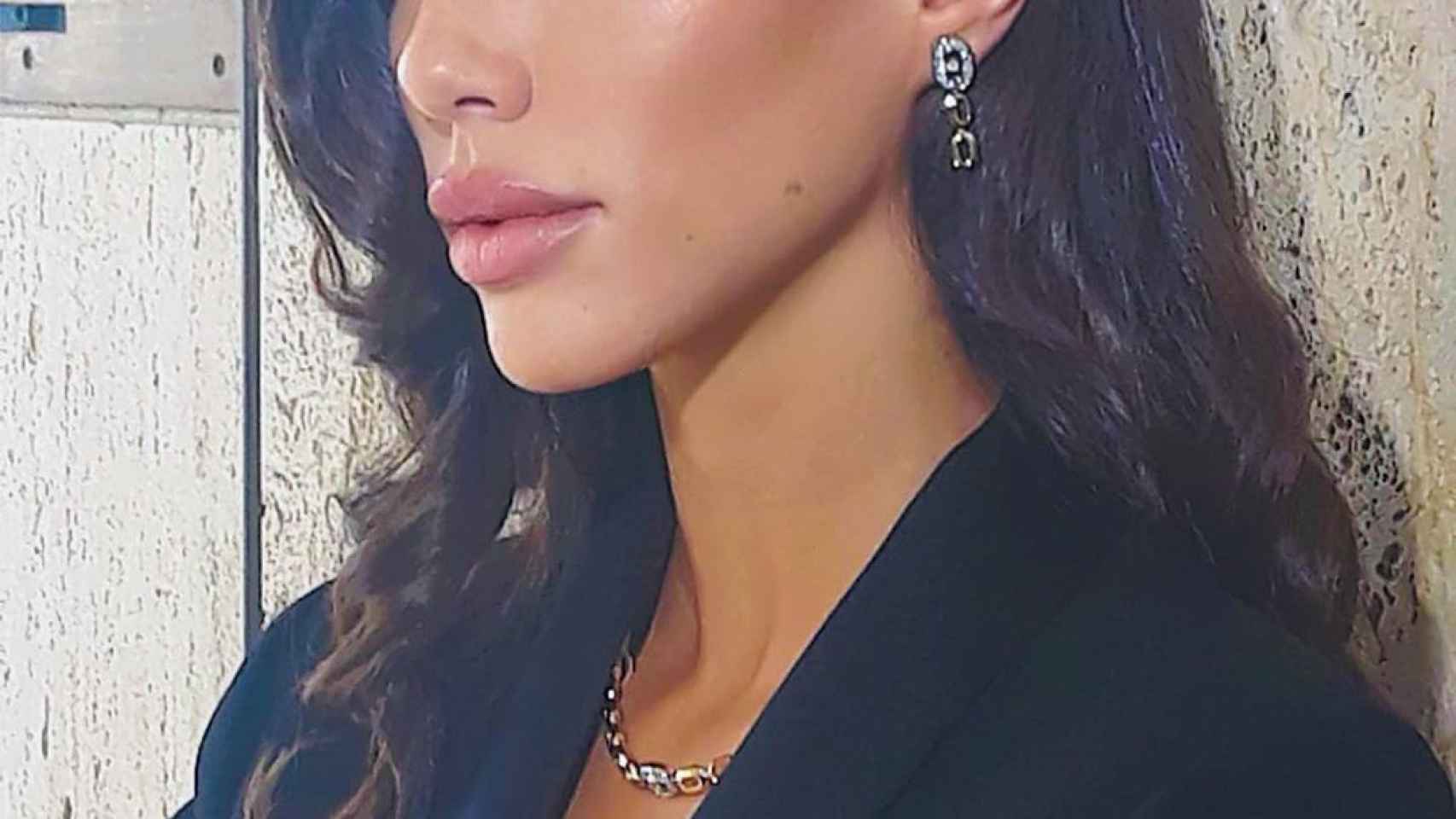 Nadia Avilés anuncio joyas
