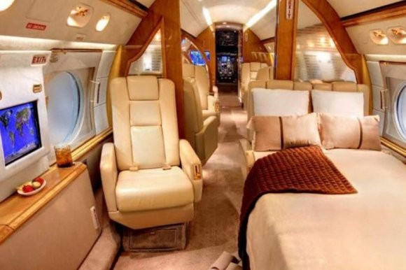 interior avión Messi