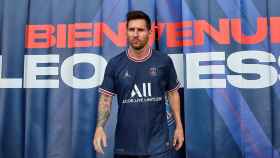 Lionel Messi vistiendo en la camiseta del PSG en su presentación / PSG