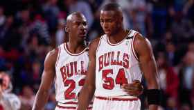 Michael Jordan y Horace Grant en un partido de los Bulls / EFE