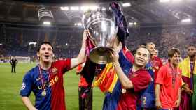 Messi e Iniesta levantan la Champions de 2009 / FCB