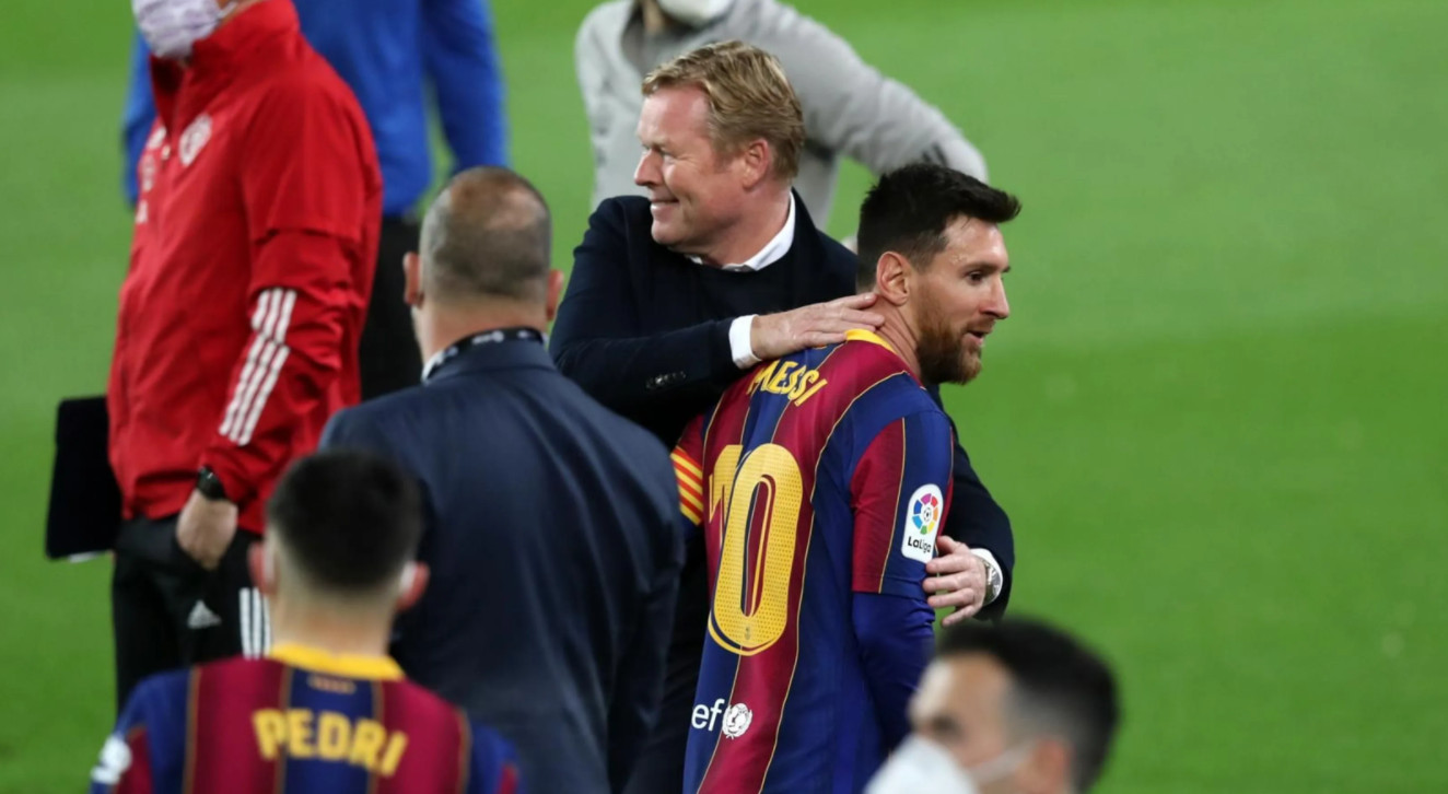 Koeman saludando a Messi tras la victoria contra el Valladolid / FC Barcelona