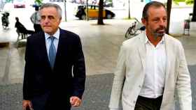 Pau Molins entra con Sandro Rosell en los juzgados de Barcelona / EFE