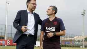 Una foto de Ernesto Valverde con Josep Maria Bartomeu durante un entrenamiento del Barça / FCB