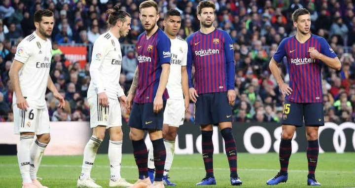 Barça y Madrid en un duelo en el Camp Nou/ AS