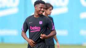 Ansu Fati se entrena con el primer equipo del Barça / FCB