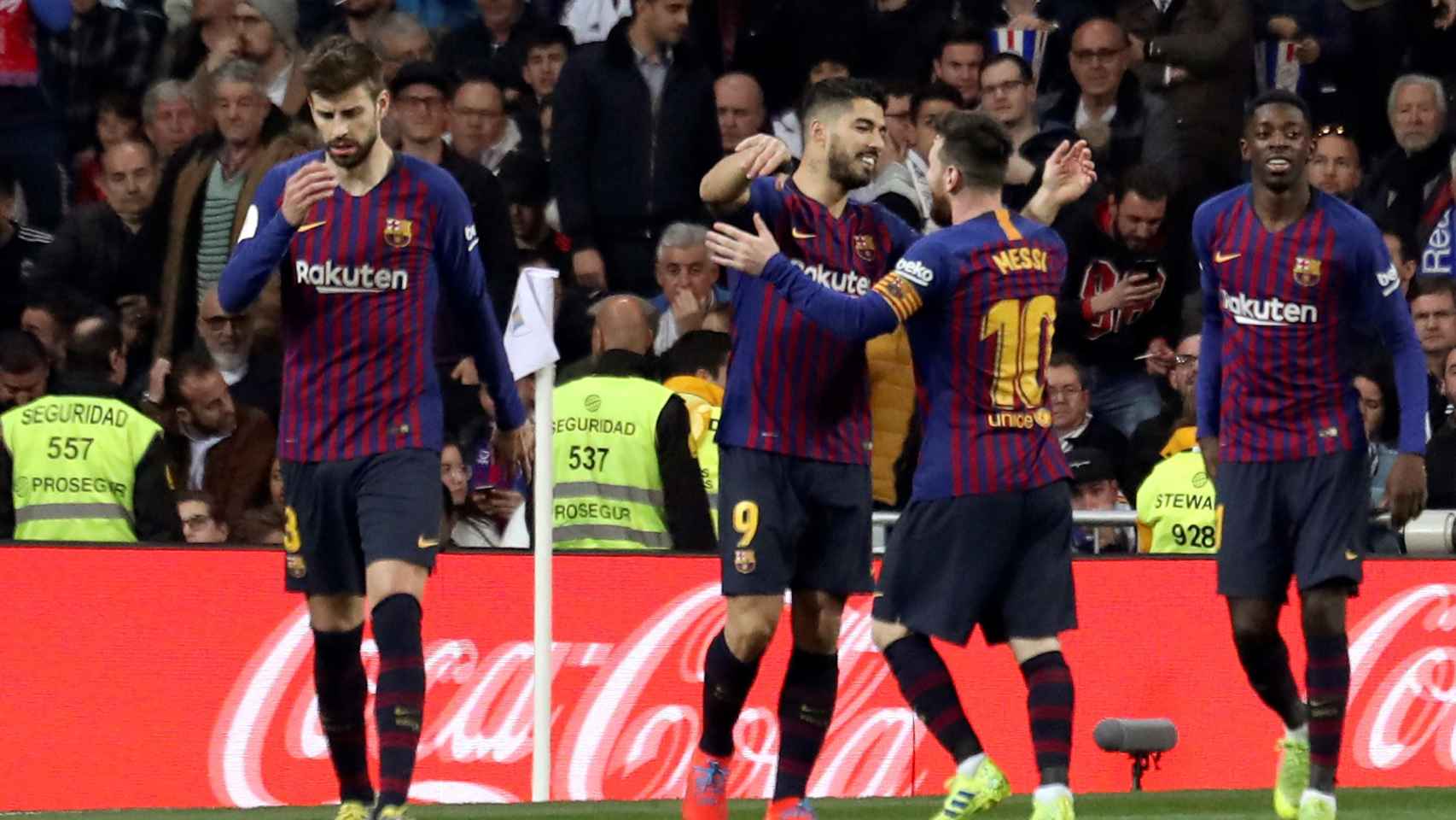 Leo Messi festejando un gol con Luis Suárez / EFE