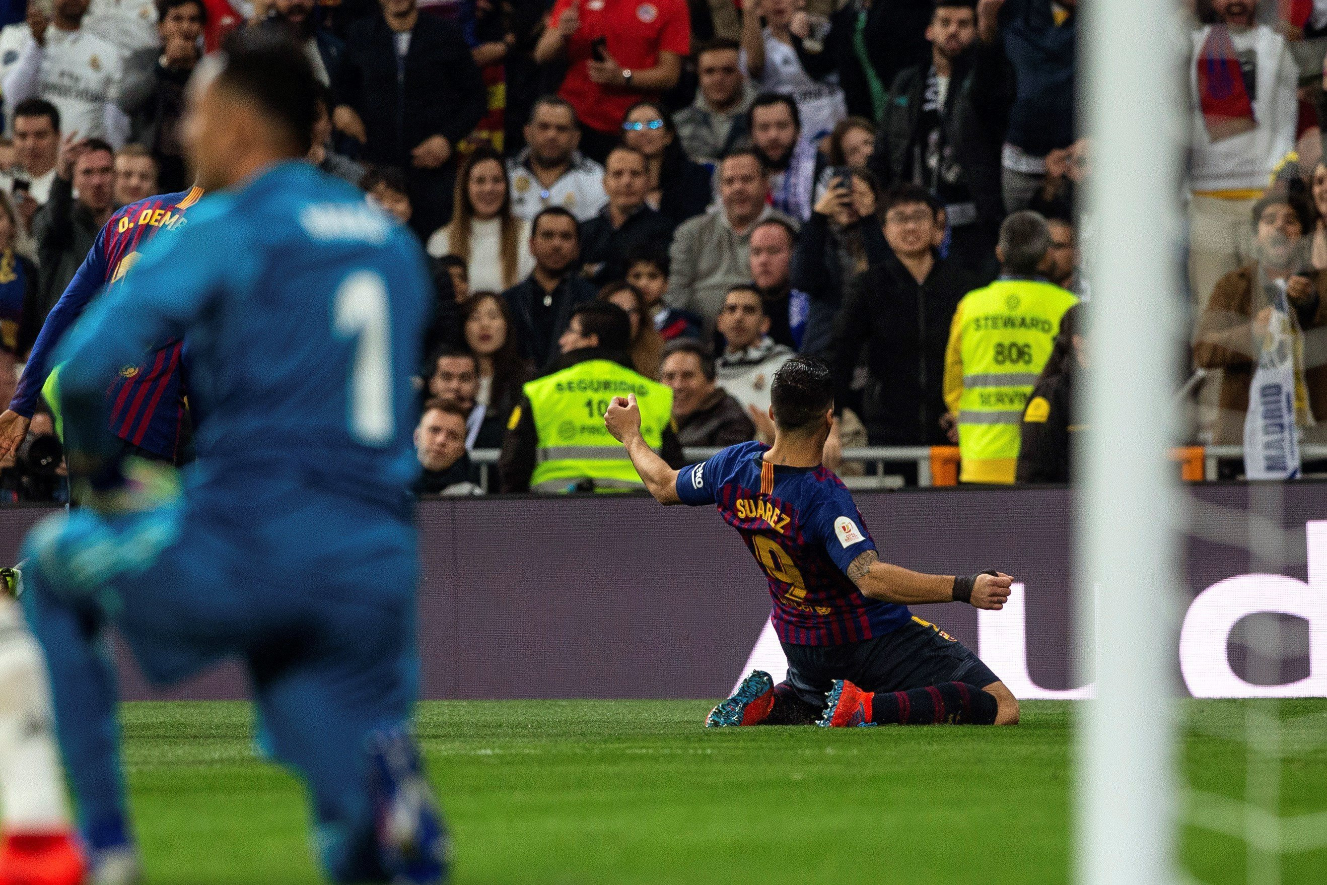 Una foto de Luis Suárez celebrando su tercer gol ante el Real Madrid / EFE